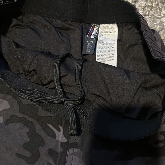 Kirkland Signature Men's Swim Shorts, Black Camouflage - Picture 13 of 13